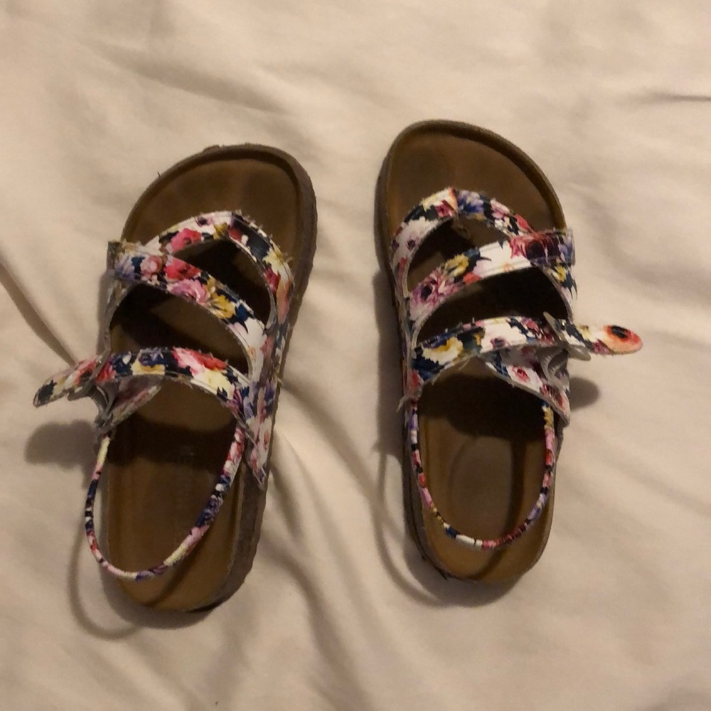 Adorable Toddler Steve Madden Sandles